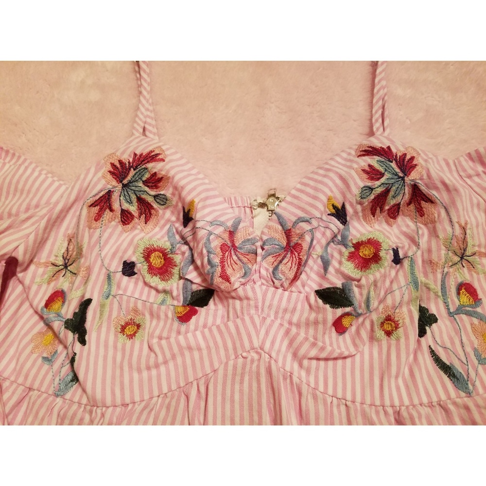 Embroidered top - Picture 4 of 6